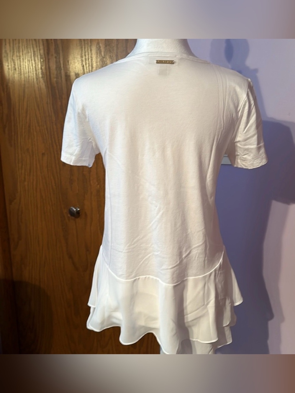 Michael Kors Women's White Ruffle Hem Short Sleeve Top size SM - Picture 4 of 4